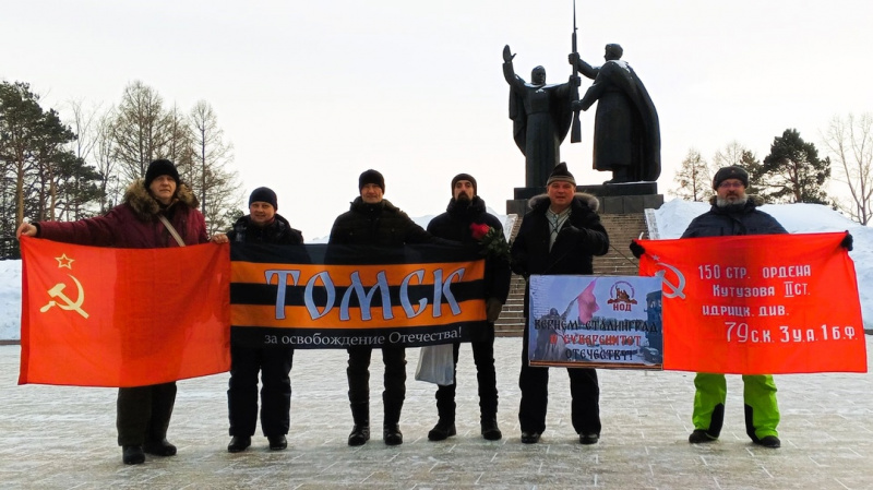 Томск. 02 февраля 2025. Цветы в честь победы в Сталинградской битве