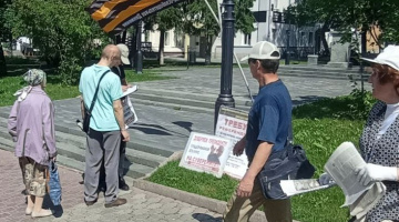 Томск. 26 июня 2022. Активисты штаба НОД провели воскресный пикет в сквере Пушкина