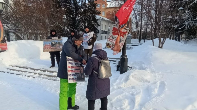 Томск. 08 января 2026. Пикет за Отечество с поддержкой В. Путина и сбором подписей