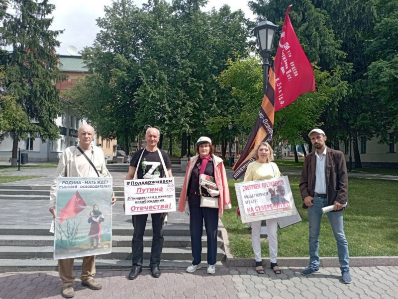 Томск. 19 июня 2022. Активисты штаба НОД провели пикет в сквере Пушкина