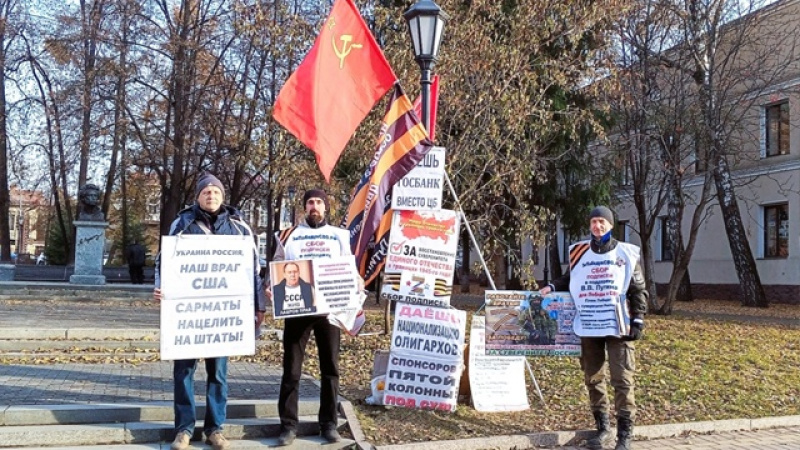 омск. 31 октября 2025. Пикеты в поддержку В. Путина со сбором подписей за его полномочия