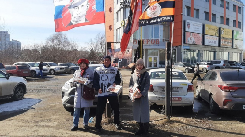 Томск. 02 апреля 2025. Пикеты в поддержку В. Путина со сбором подписей за его полномочия